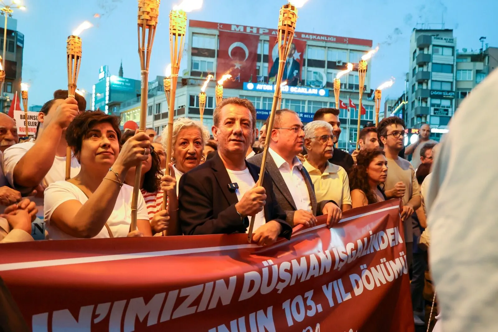 Aydın’da Tarihi Yürüyüş: Efeler Fener Alayı’nda Buluştu!