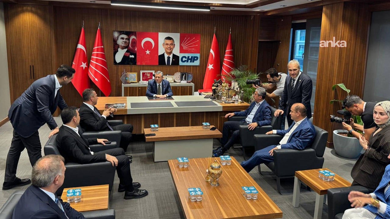Özgür Özel Geldi, Polis Ablukası Kaldırıldı!