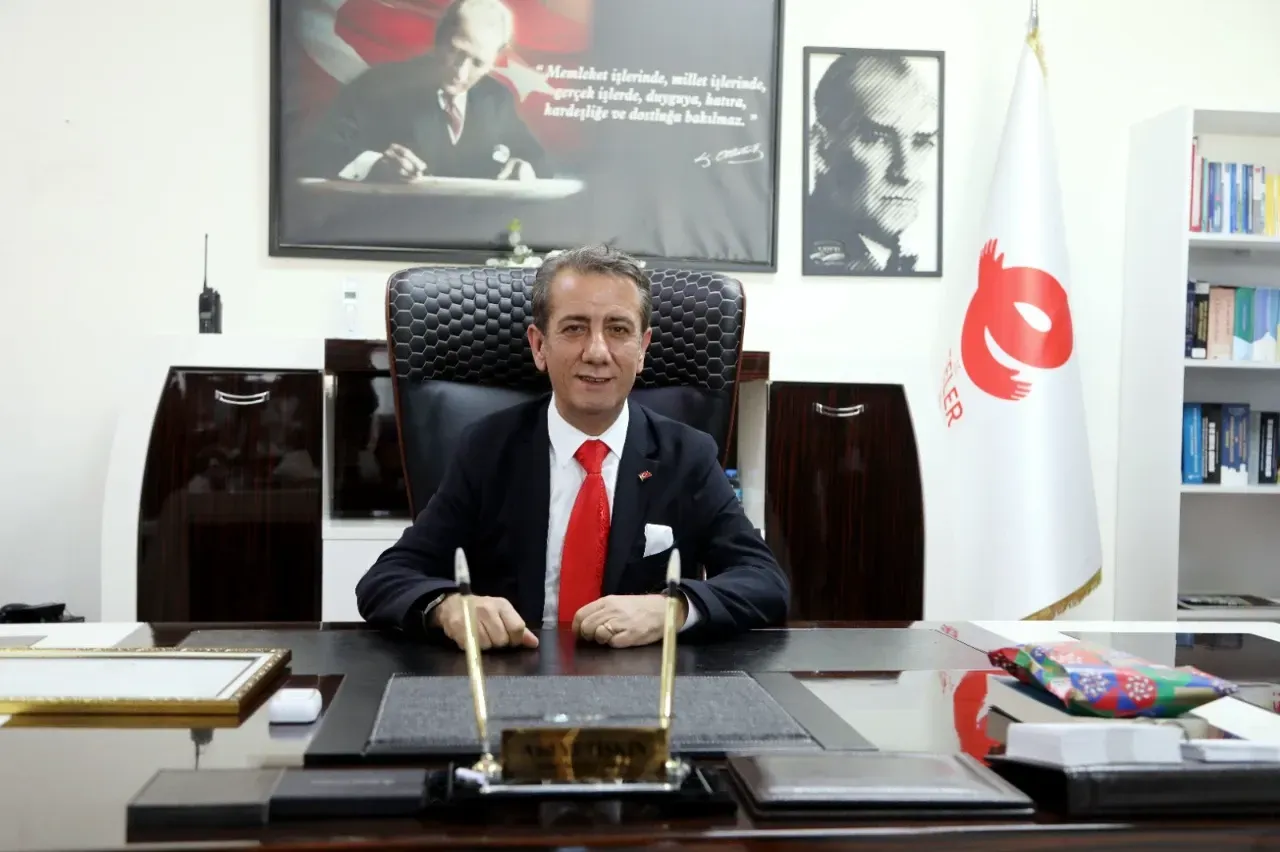Başkan Yetişkin Üniversiteyi Kazanan Öğrencileri Tebrik Etti “Şehrimize Hoş Geldiniz” dedi!