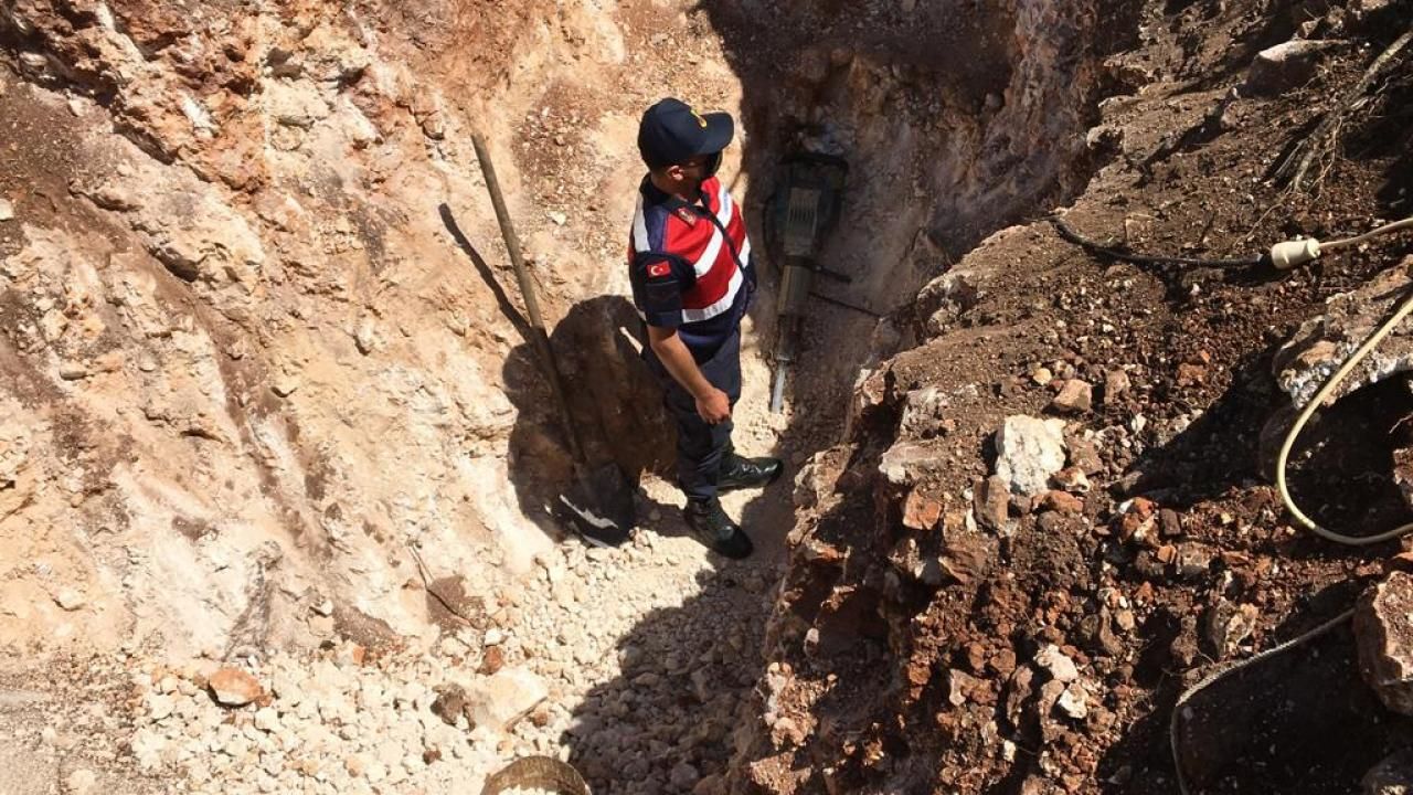 Aydın'da kaçak kazı yapan 5 zanlı suçüstü yakalandı!