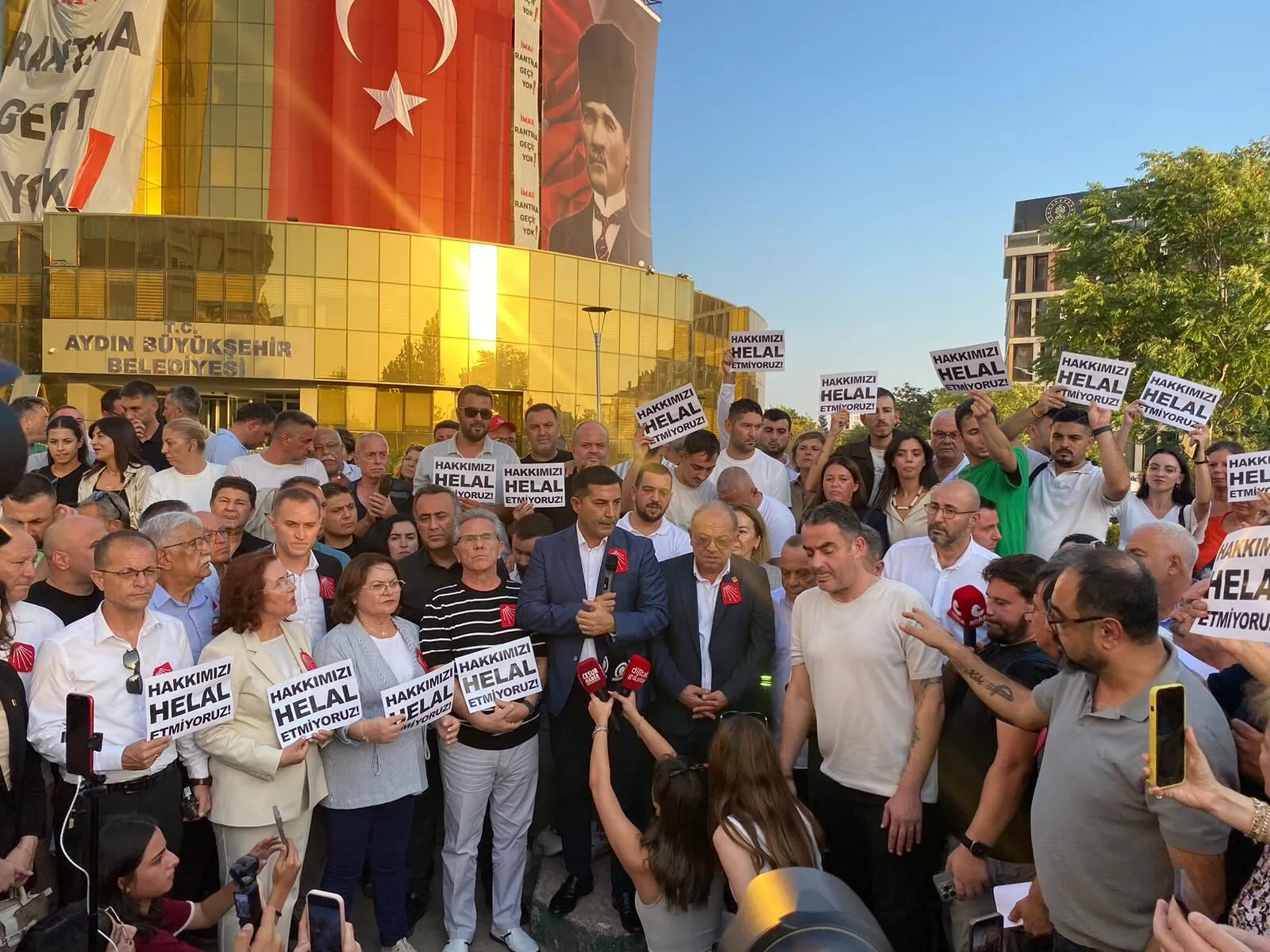 Aydın’da Siyaset Gerildi: Meclis Kavgası Sokağa Taşındı!